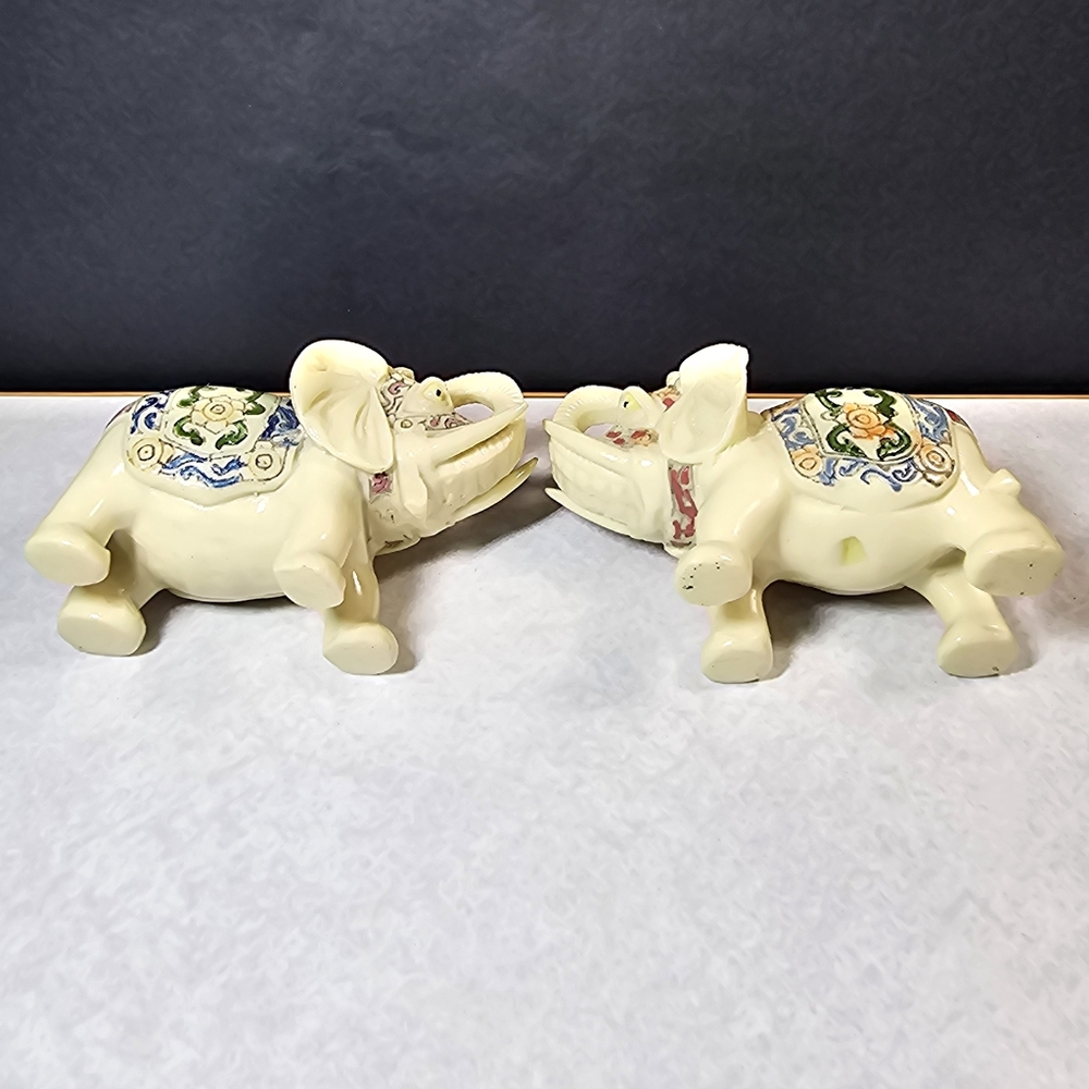 💥 SOLD 💥 Intricate Cream Elephant Figurines with Colorful Patterns - Picture 10 of 12